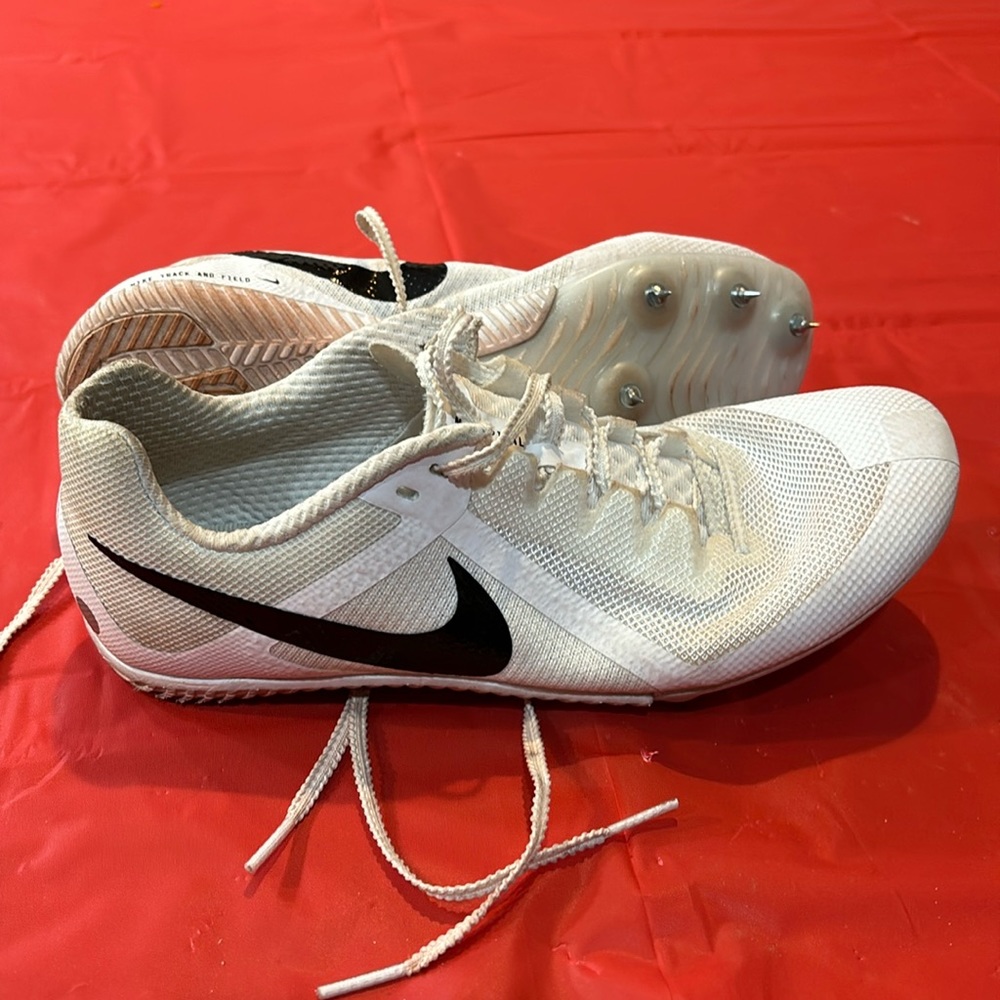 Nike Rival size 7 White and Black